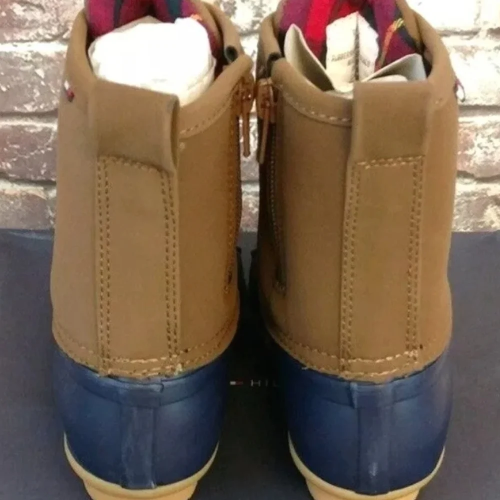 New Tommy Hilfiger Ryan Duck Boots Blue and Cognac size 5